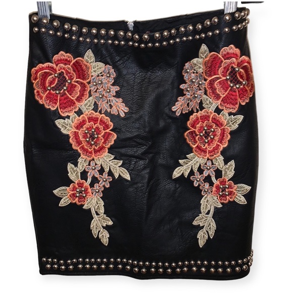 NWT Saks Fifth Avenue Unique Skirt - Picture 1 of 6